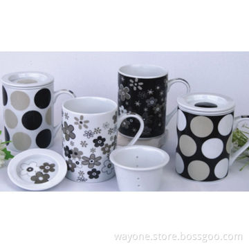 Porcelain tea infuser mug with lid, black and white motif
